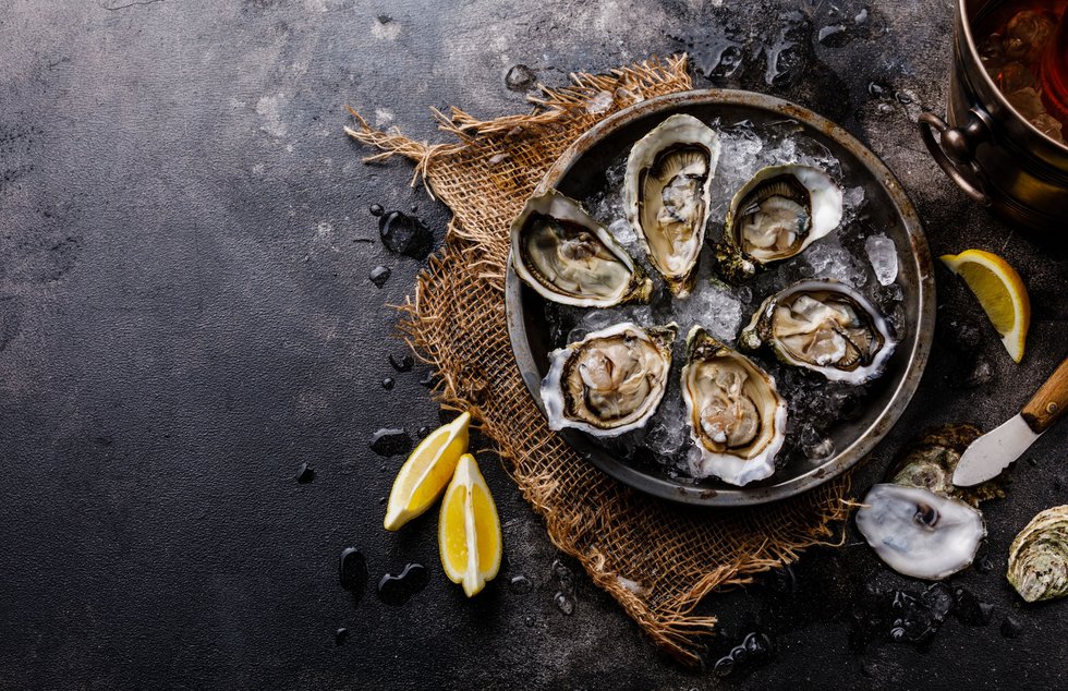 oysters on ice.jpg