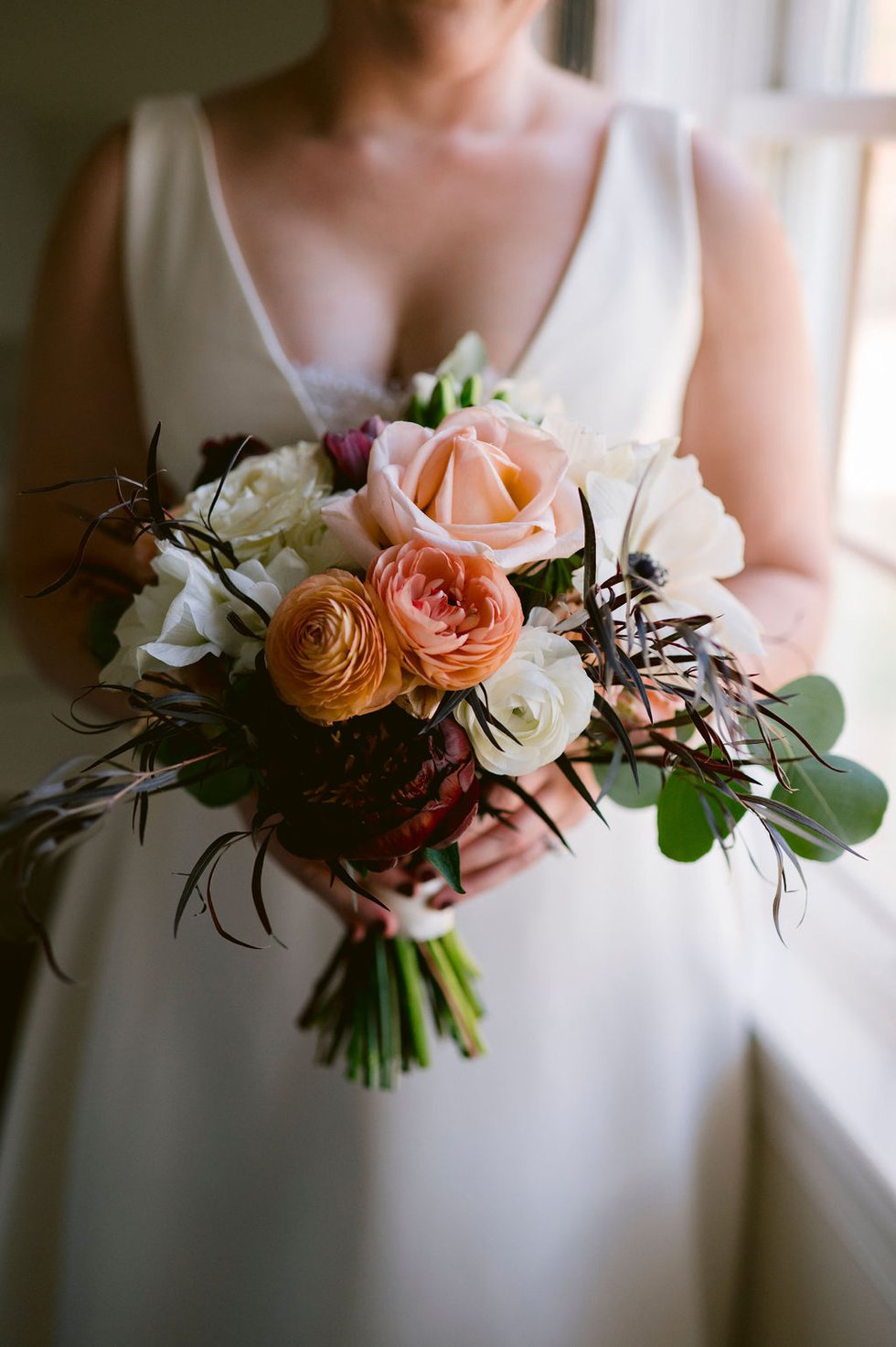 A Dock Wedding in Easton With the Prettiest Magnolia Garland - What's ...