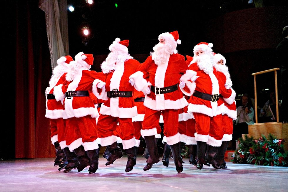 Dancing Santas_credit Richard Anderson_RESIZE.jpg