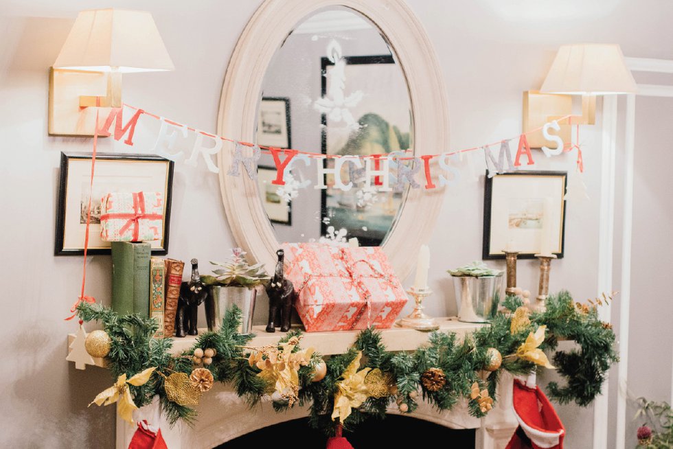 Tips for How to Hang Garland, Wreaths and Stockings {without nails} - The  Inspired Room